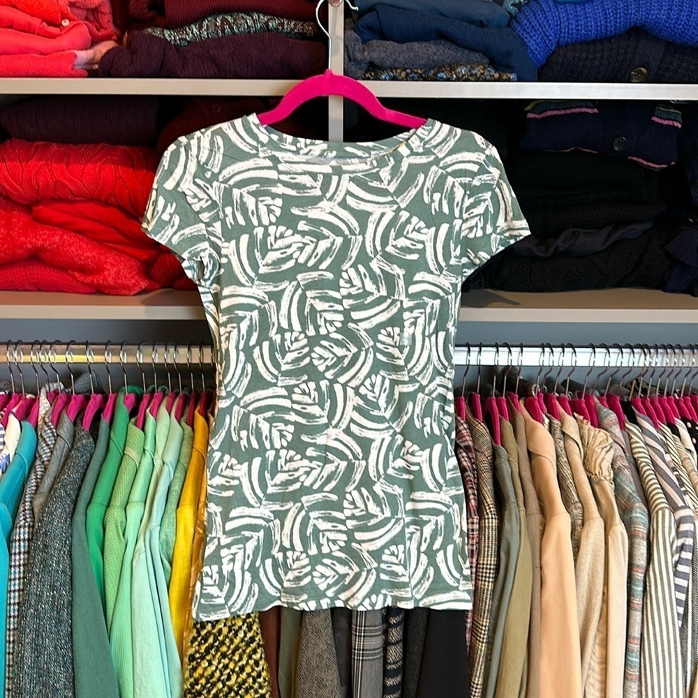 Loft sage and white print short sleeve scoop neck t shirt size XS​